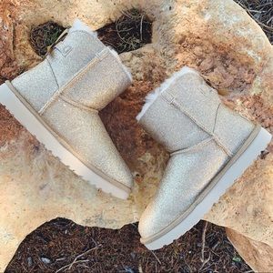UGG™ Mini Bailey Bow Gold Sparkle Boot